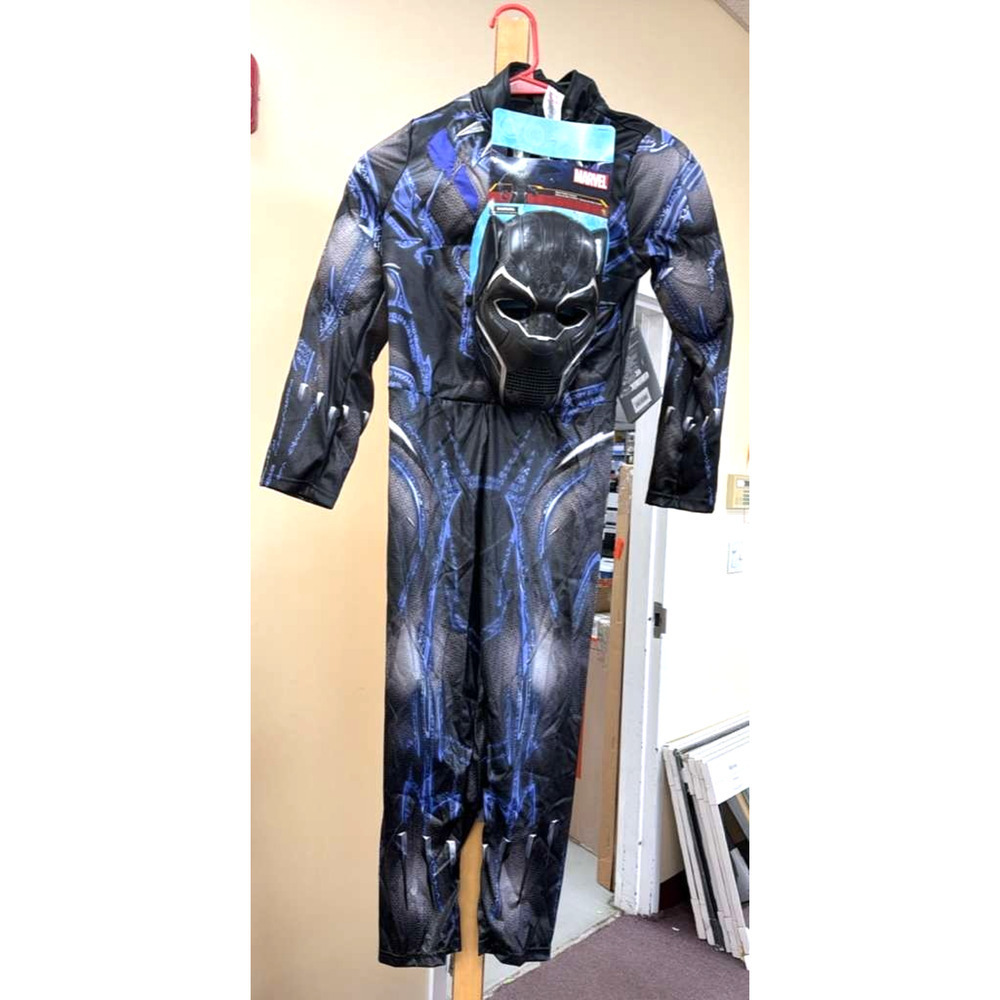 Marvel Black Panther Light-Up Costume for Boys Sizes: 9/10 Years Old